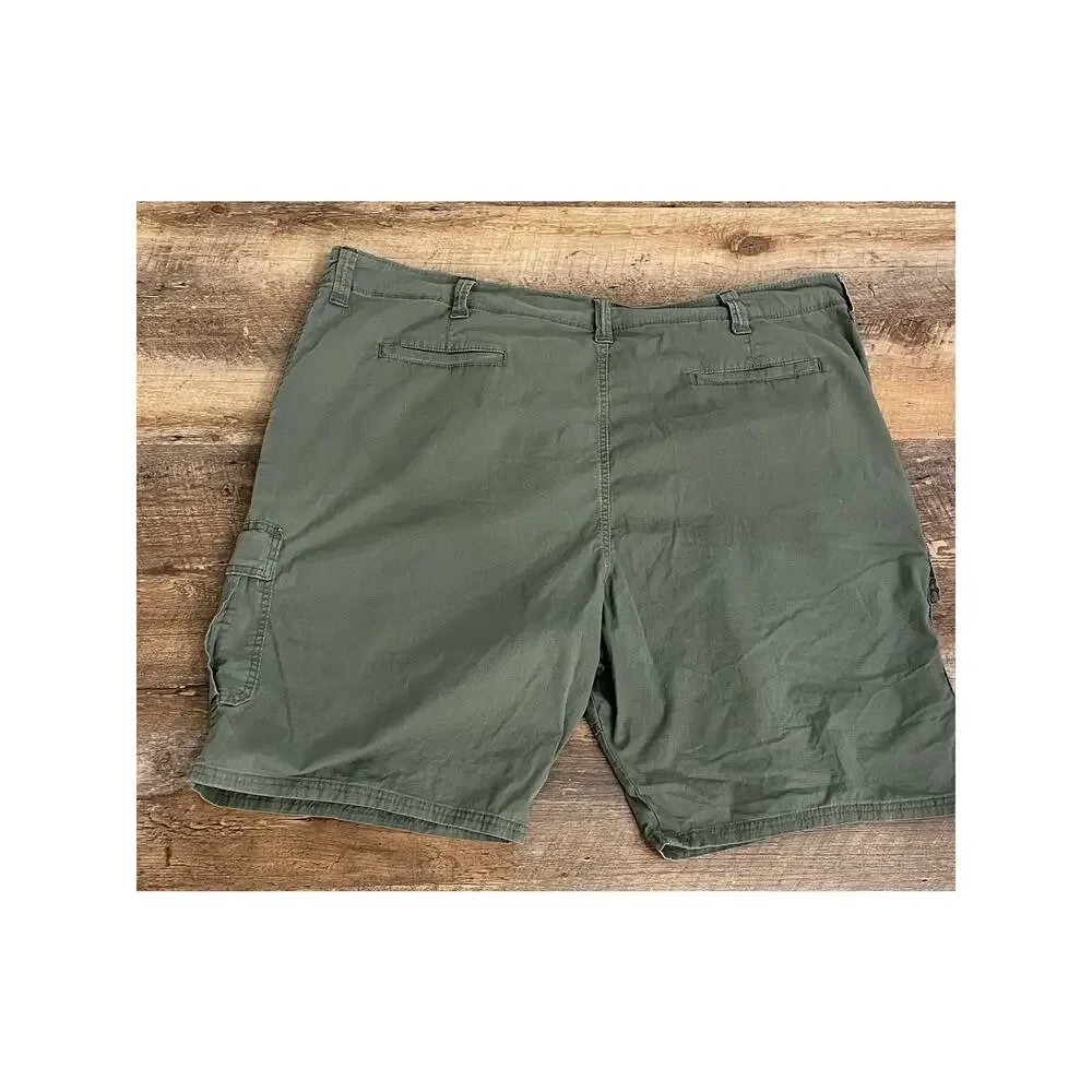Wrangler relaxed fit green khaki cargos, 48 mens